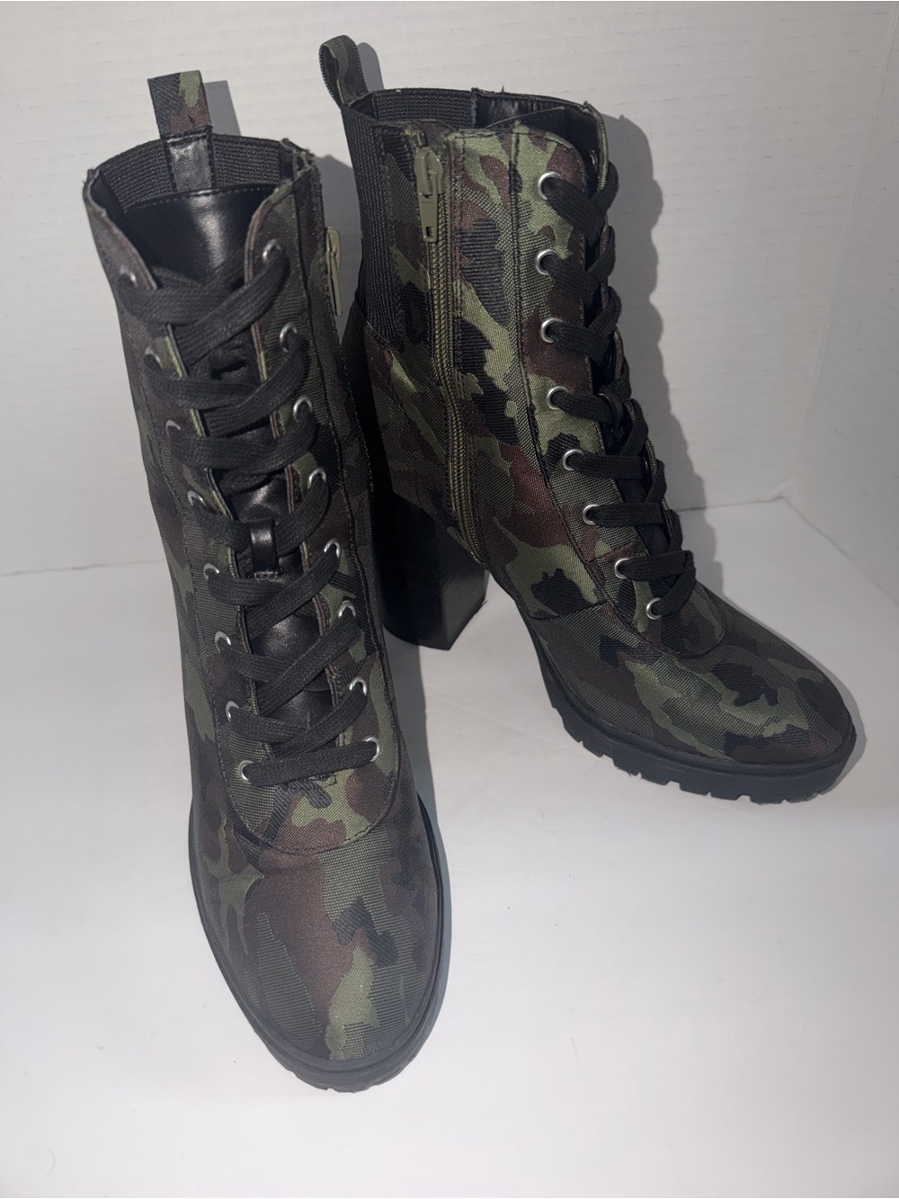 Steve Madden Latch Camo Ankle Zip Boots Size 10
